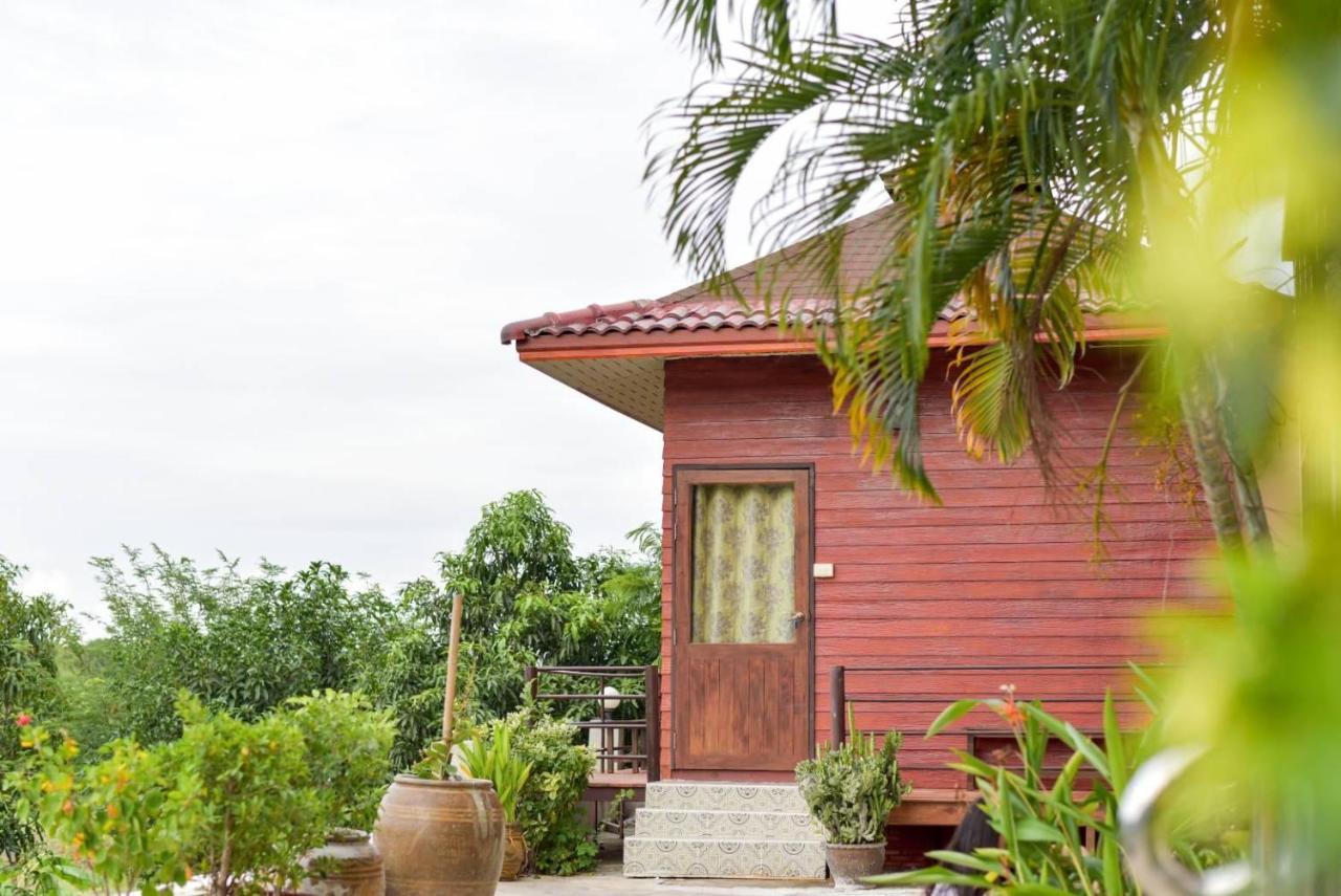 Hotel Onvara Place Phra Nakhon Si Ayutthaya Exterior foto